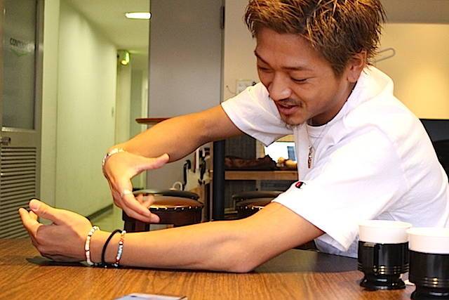 モテる男はやっぱり上手い イケメンと ホックはずし 対決 珍アプリ研究班 Appliv Topics