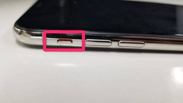 iPhone サイレントモード切り替えボタンの画像