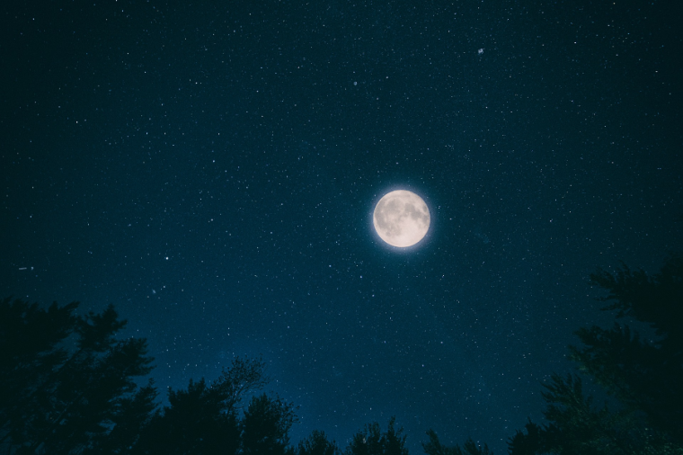 Iphoneでも月を綺麗に撮影できる 撮り方とおすすめカメラアプリ紹介 Appliv