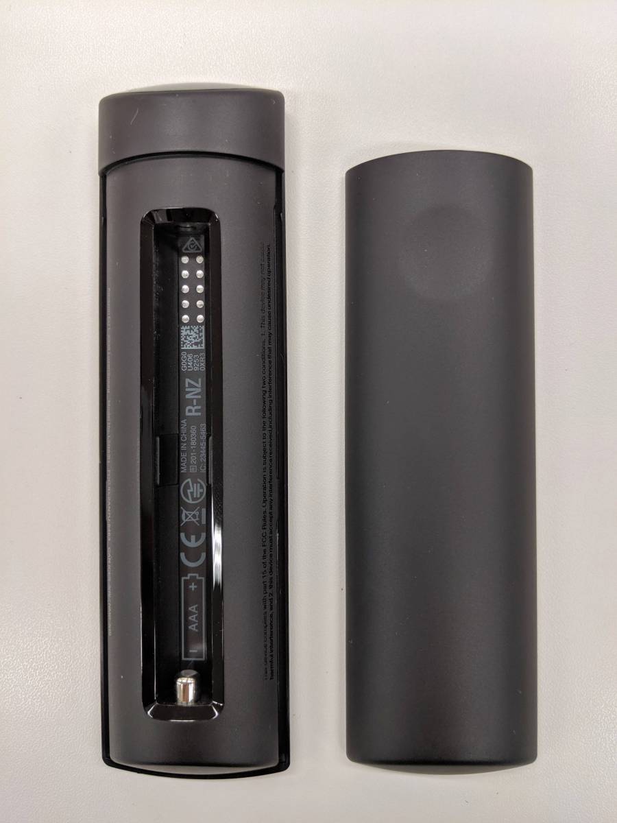 Fire TV Stick リモコンの蓋の開け方 その2