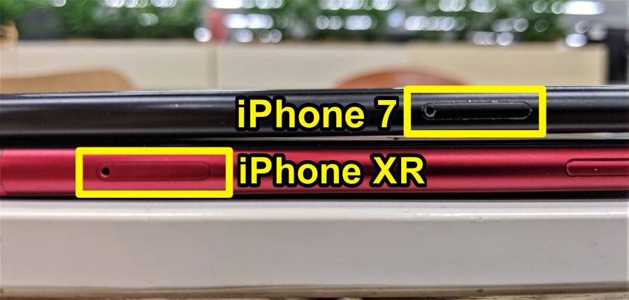 iPhone 7とiPhone XRのSIMトレイ位置比較