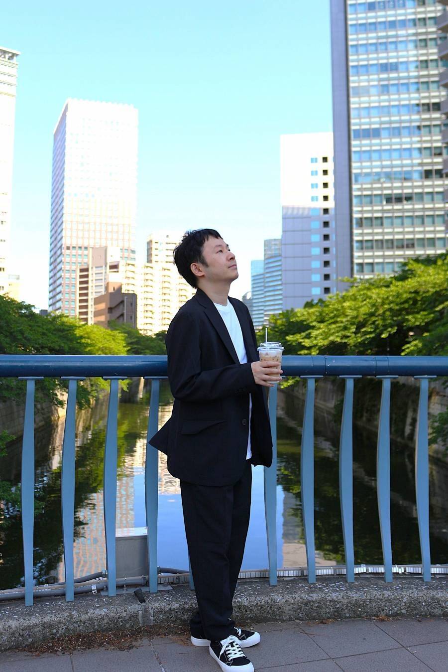 ▼低身長の編集部男性もファッションや写真の撮り方で変化!※詳しくは後述