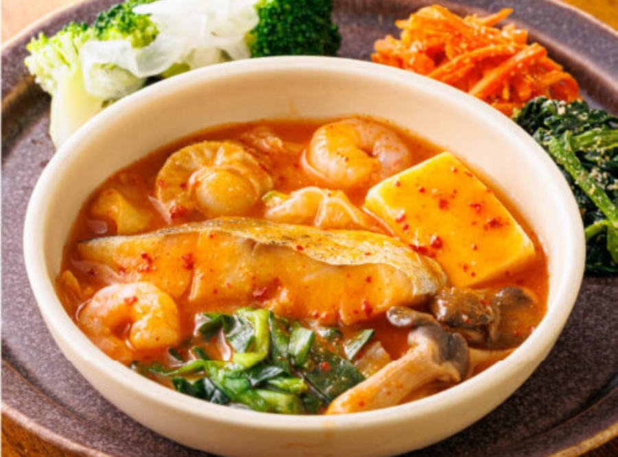 魚介のコクと旨みの 海鮮チゲ風