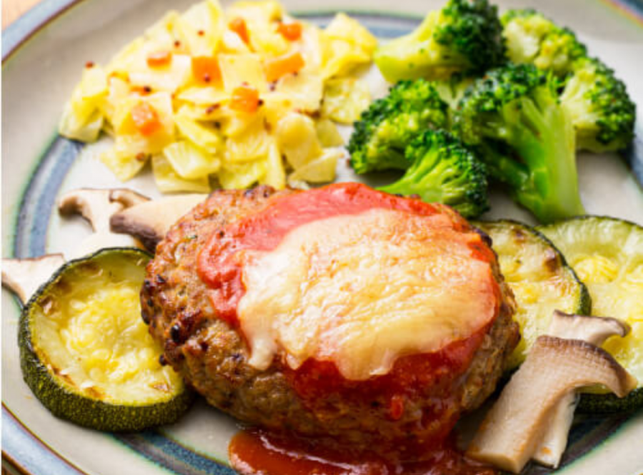 濃厚トマトソースとチーズの贅沢ハンバーグ