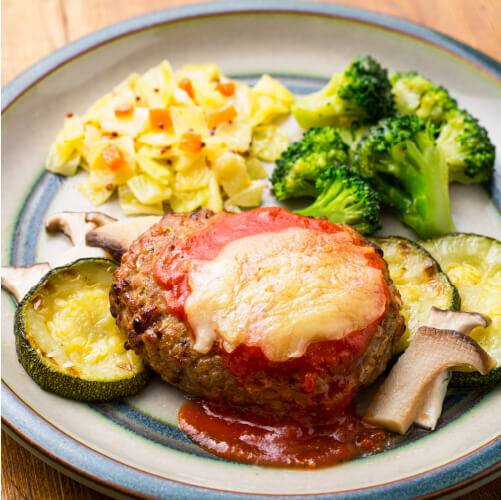 濃厚トマトソースとチーズの贅沢ハンバーグの画像