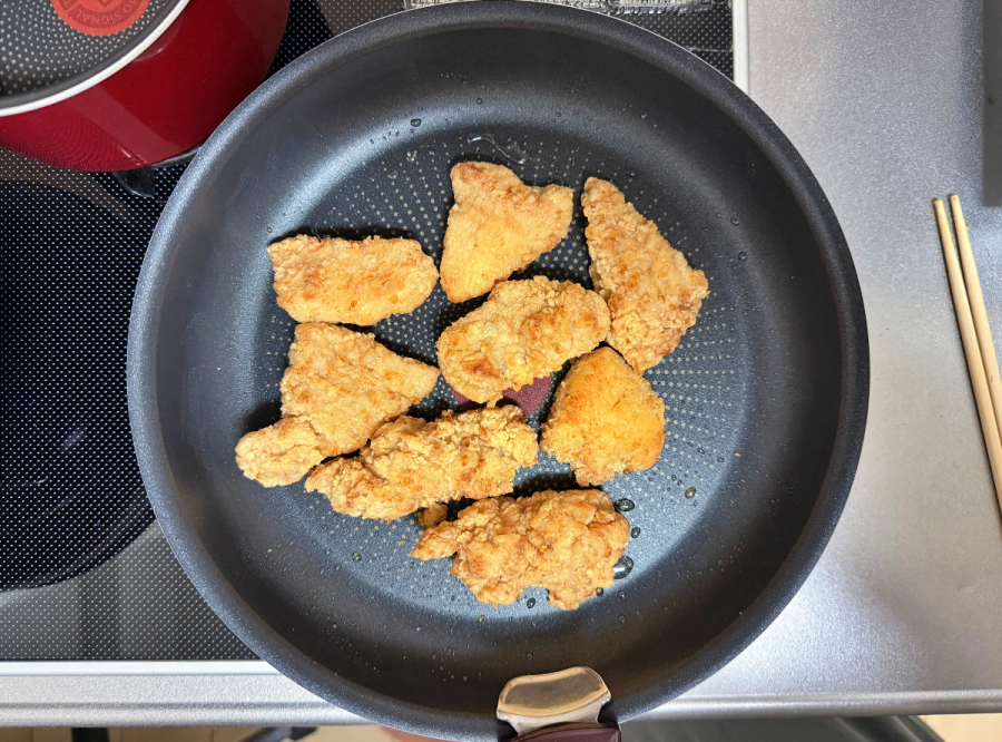 チキンフライのサルサ風　調理中
