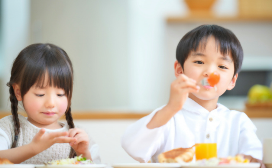 子ども食事　イメージ画像