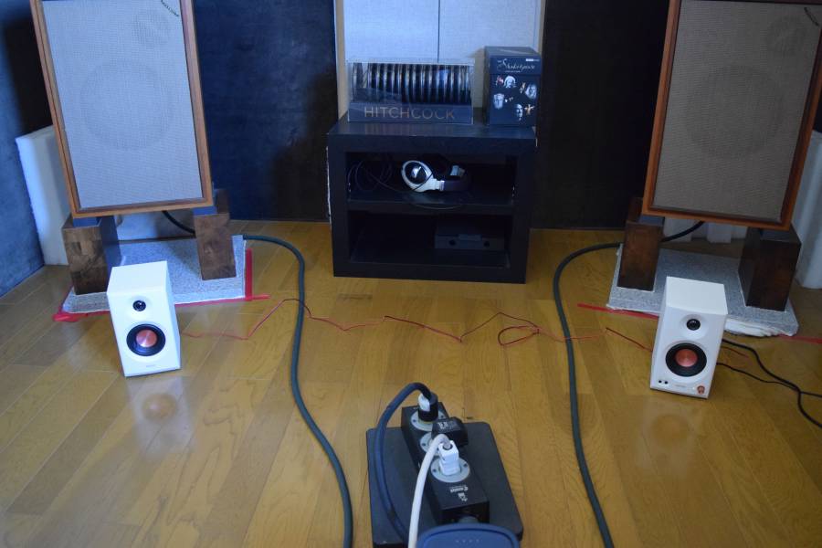 Edifier MR3と大型スピーカーとのサイズ比較
