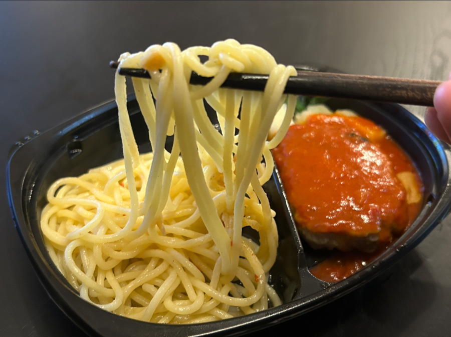 ペペロンチーノとトマトソースハンバーグ(ペペロンチーノ)