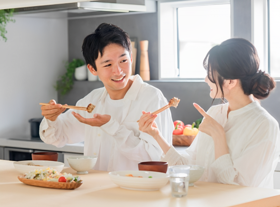食事をしている人のイメージ画像
