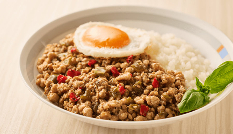 ガパオライス風 鶏肉のバジルソース