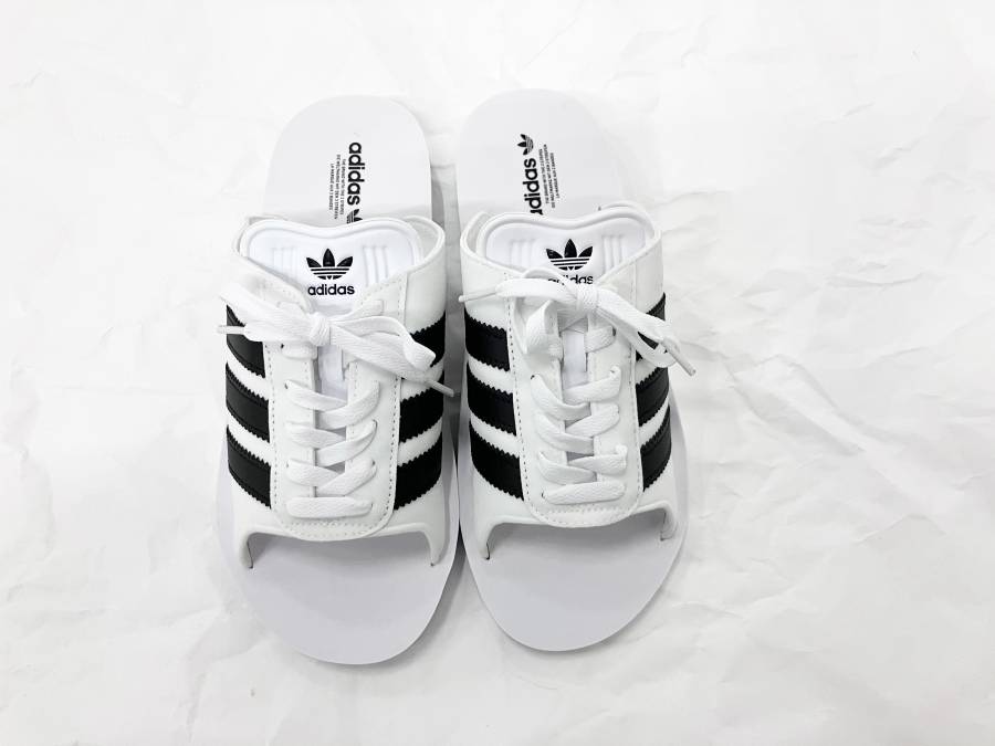 adidasのスニーカーサンダル