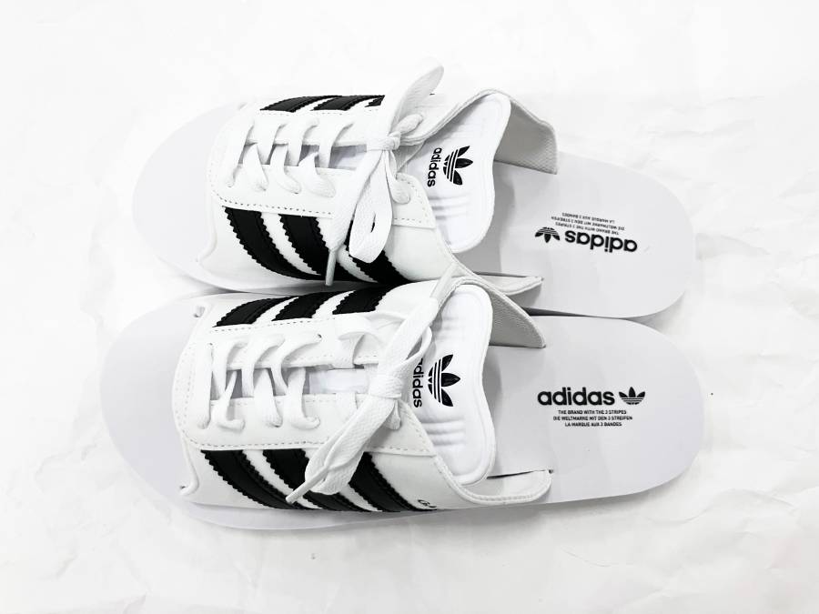 adidasのスニーカーサンダル