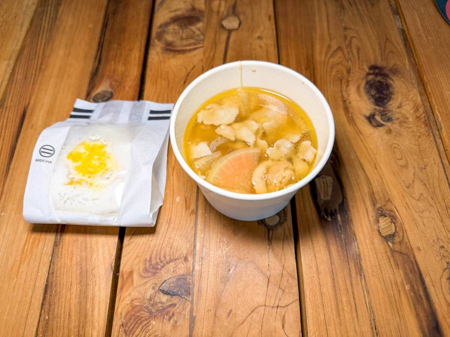 クリップオンライトをつけて撮影した商品