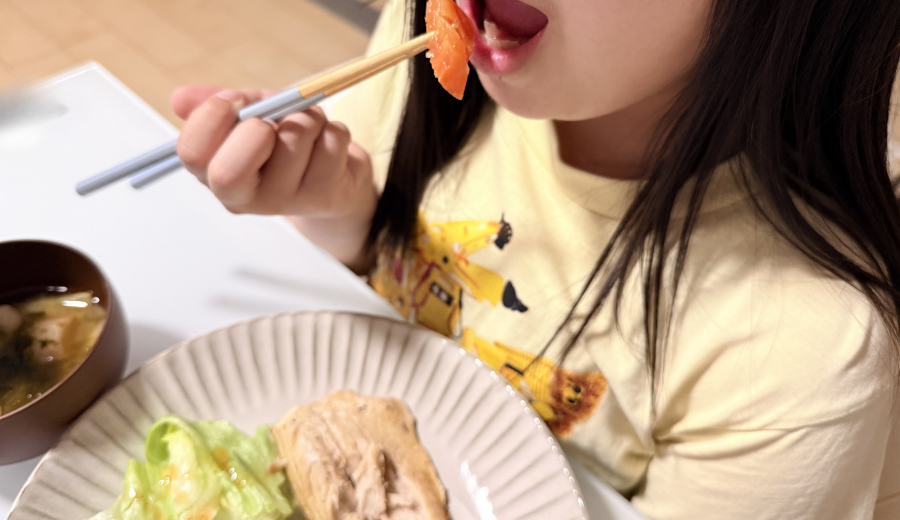 FitDish　子どもが食べている様子