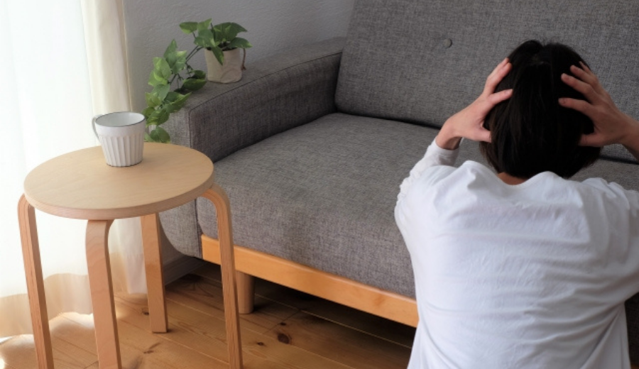 後悔している女性