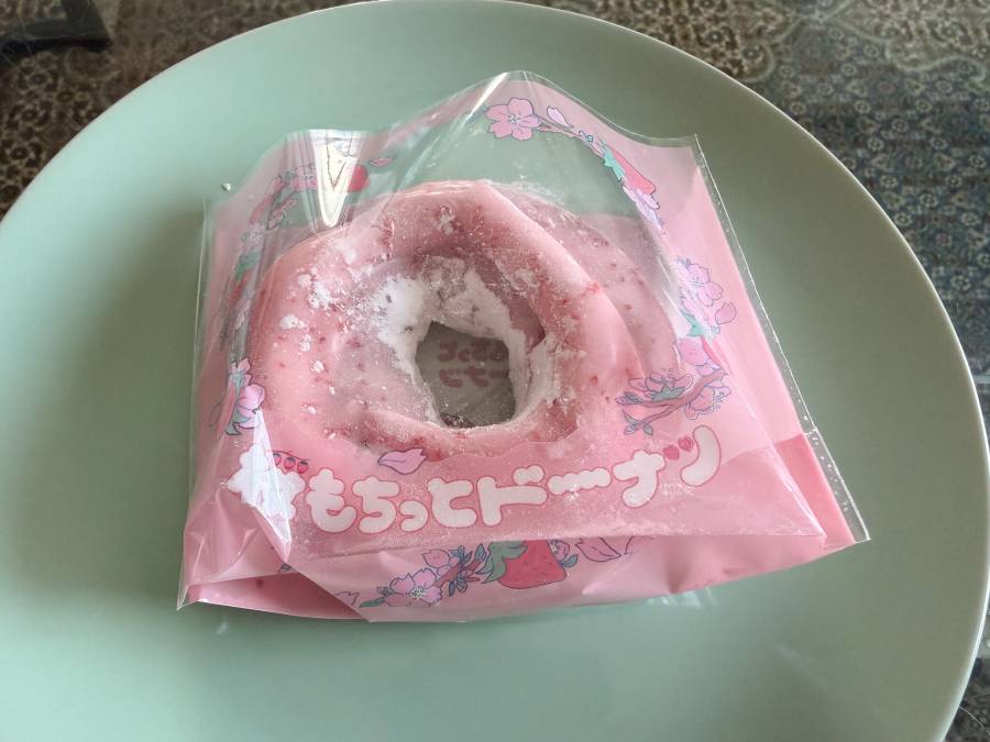 桜もちっとドーナツ 春めくいちごホイップだいふく風