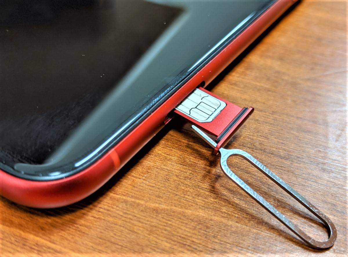 SIMカードの取り出し方とピンを失くした時の対処法【iPhone/iPad